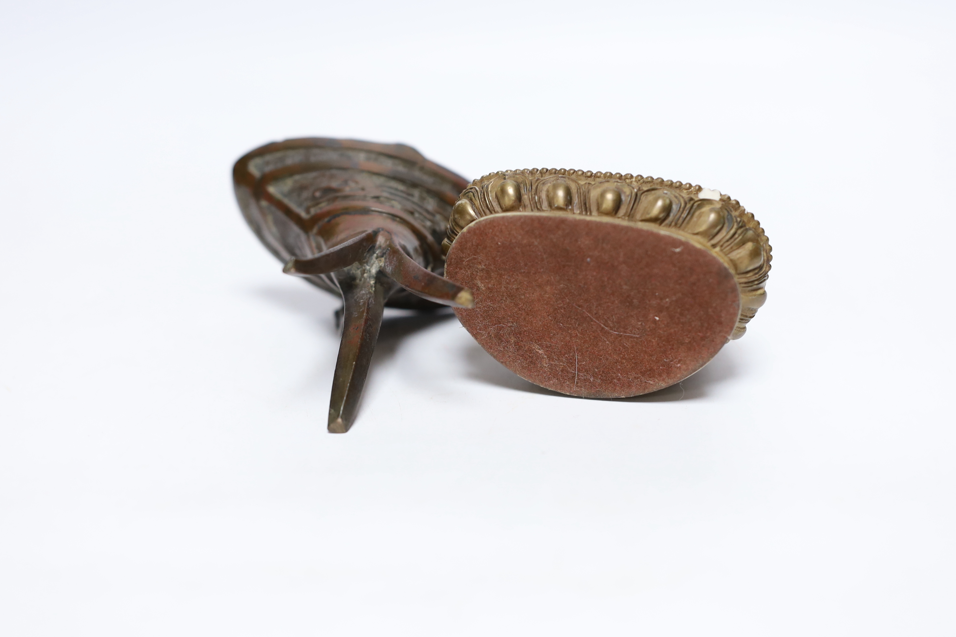 A Chinese archaistic bronze jue vessel and a bronzed plaster figure of Buddha, tallest 11.5cm